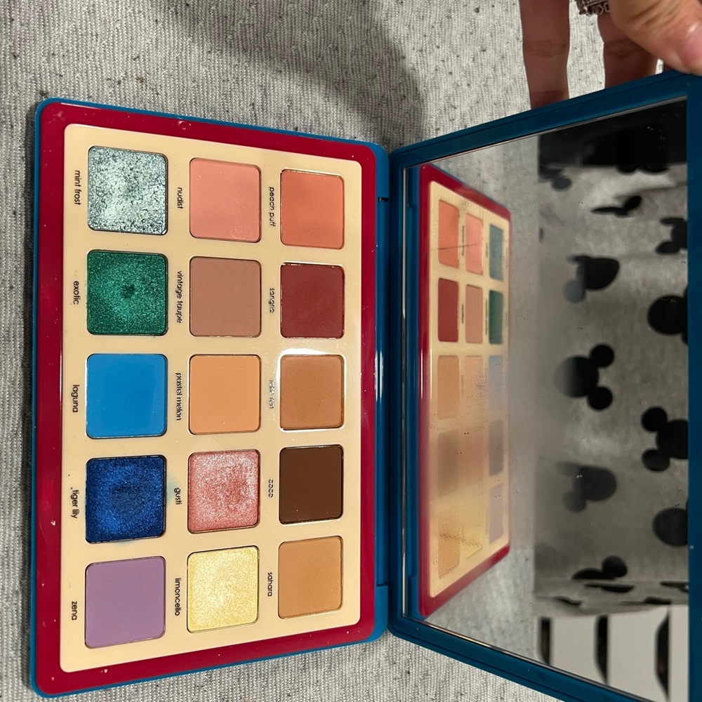 Natasha DeNona eyeshadow palette